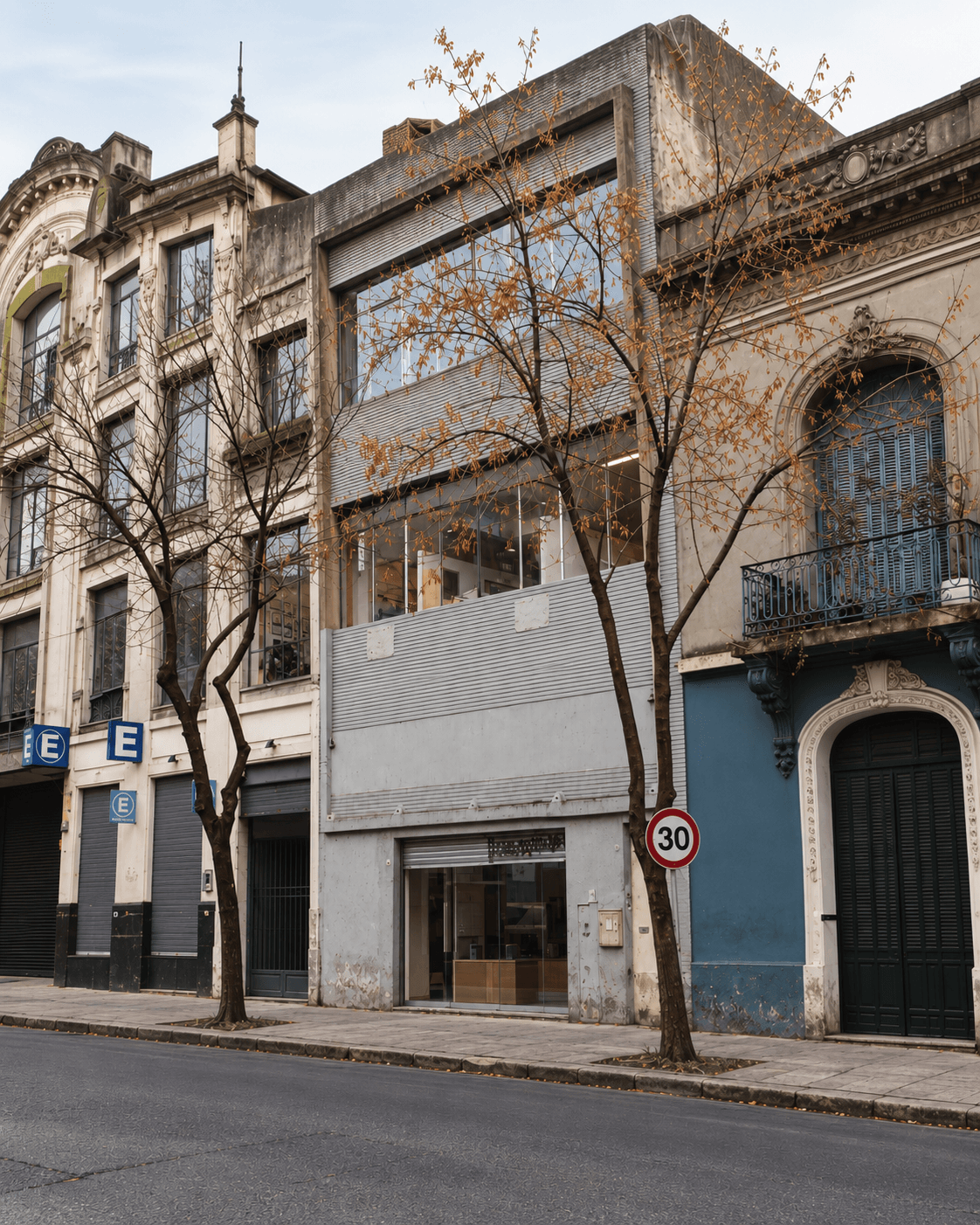 Fachada del Centro de Diagnóstico Salguero entre edificios urbanos de Buenos Aires.